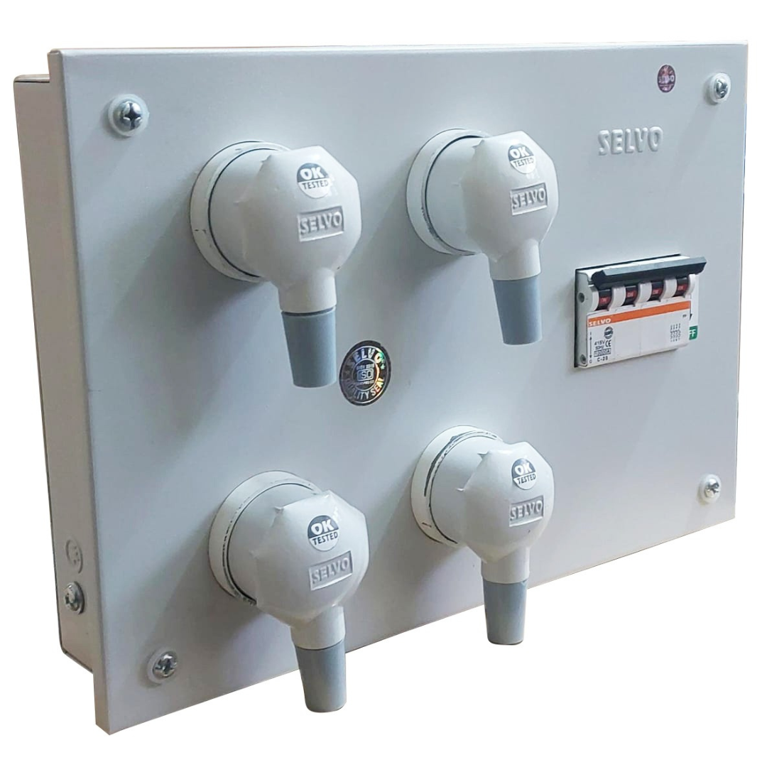 SELVO 20A 4 WAY METAL CLAD PLUG & SOCKET DISTRIBUTION BOARD (Fitted with 20A single pole MCB's)