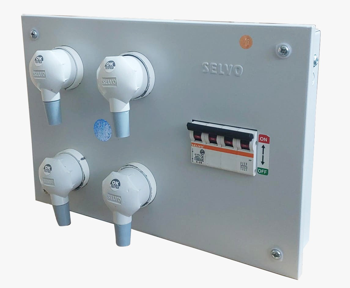 SELVO 20A 4 WAY METAL CLAD PLUG & SOCKET DISTRIBUTION BOARD (Fitted with 20A single pole MCB's)