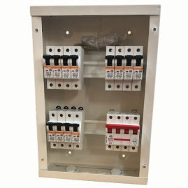 SELVO 4 WAY TPN SINGLE DOOR DISTRIBUTION BOARD (FITTED WITH SINGLE POLE MCB's & ISOLATOR)