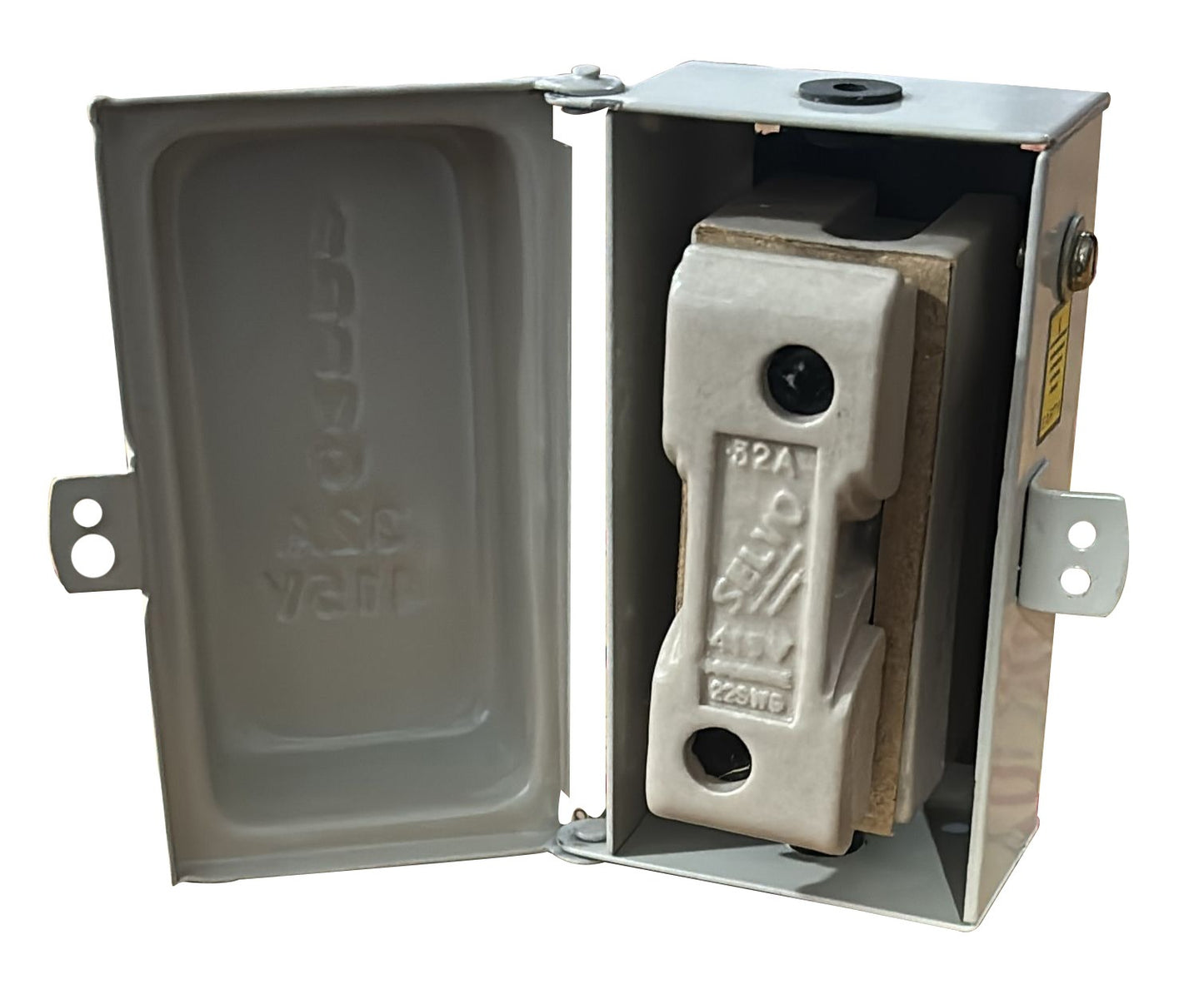 SELVO 32A. 240 VOLT SHEET METAL ENCLOSURE With KITKAT FUSE (PACK OF 4)