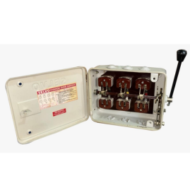 SELVO 16A 415V Offload Three Pole Changeover Switch | 3 Pole Manual Changeover | Heavy Duty Copper Contacts | For 3 Phase Power Supply | Industrial & Commercial Use